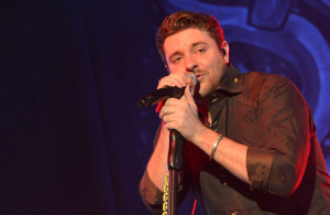 VIDEO: 99 Seconds of Chris Young “Voices” at Joe’s Bar!