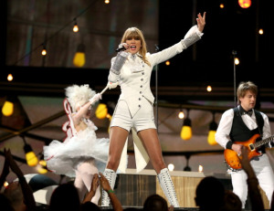 VIDEO: Remember The Screaming Human Goats? Add Taylor Swift To The Mix!