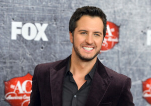 VIDEO: 99 Seconds Of Luke Bryan “Rain Is A Good Thing” From Saturday Night!