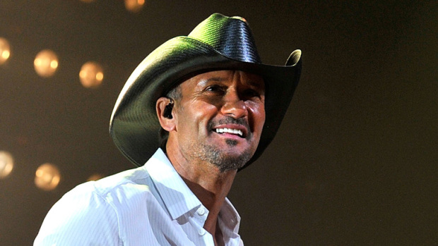 Tim McGraw Performs His New Hit “Lookin’ For That Girl On TV