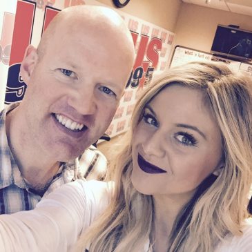 Kelsea Ballerini Chats Selfies, #SquadGoals & Her Favorite Chinese Dish During Drew’s Diner!