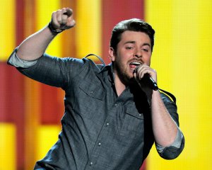VIDEO: 99 Seconds of Chris Young “I Can Take It From There” at Joe’s Bar!