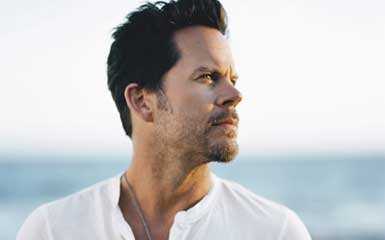 VIDEO: 99 Seconds Of Gary Allan “Learning How To Bend” From Joe’s Bar!