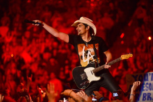 VIDEO: 99 Seconds of Brad Paisley “Mud On The Tires” In Tinley Park!