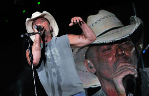 VIDEO: Kenny Chesney Acoustic “Pirate Flag” On His Bus!