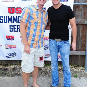 VIDEO: 99 Seconds of Easton Corbin “All Over The Road” in Tinley Park!