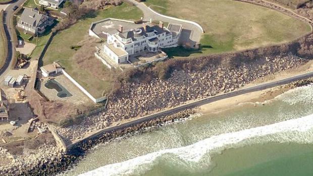 Taylor Swift’s Rhode Island Mansion Vandalized
