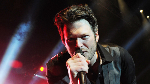 WATCH: Blake Shelton Did A Surprise Show At His Bar In Nashville Last Night!
